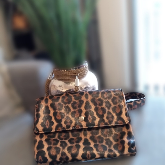 Deb & Dave Leopard fanny pack - Picture 2 of 5